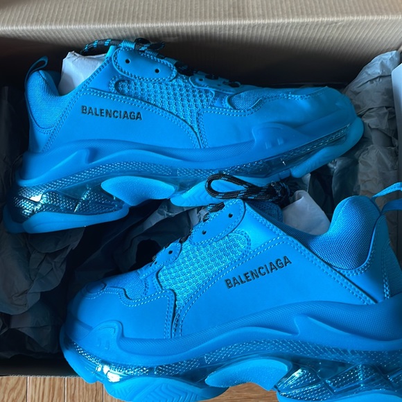 Brand new with dust bags triple s Balenciaga never worn Authentic or money back - Picture 4 of 9